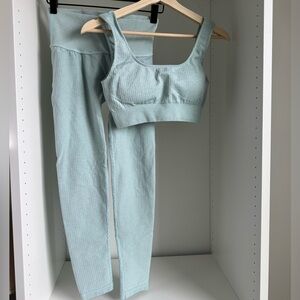 Ribbed Scoop-Neck Sports Bra & High-Waist Legging Set - Light Blue